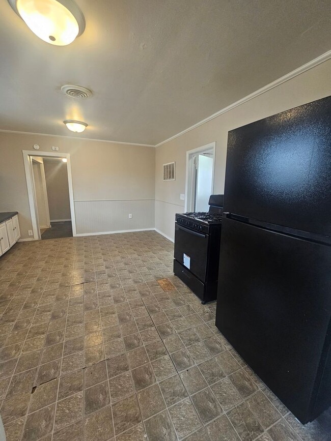 Building Photo - There is a $25 fee for the application and everyone over 18 needs to fill out their own application.