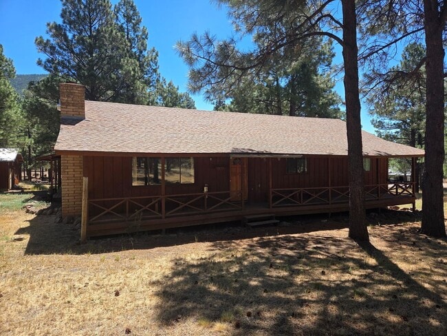 Building Photo - **LEASE PENDING Idyllic Ranch style Home O...