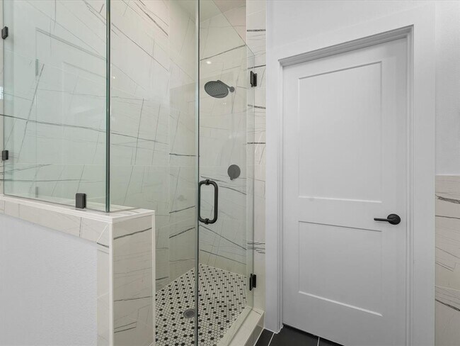 Building Photo - 225 Noras Ln
