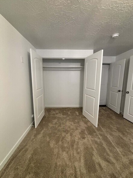 Building Photo - 4747 N Mount Nebo Dr