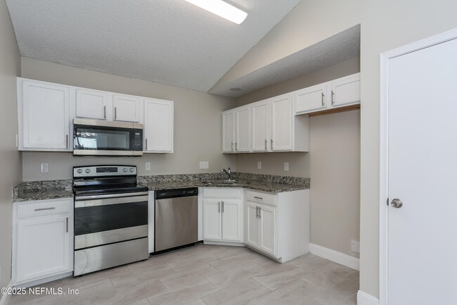 Building Photo - 3550 Caroline Vale Blvd