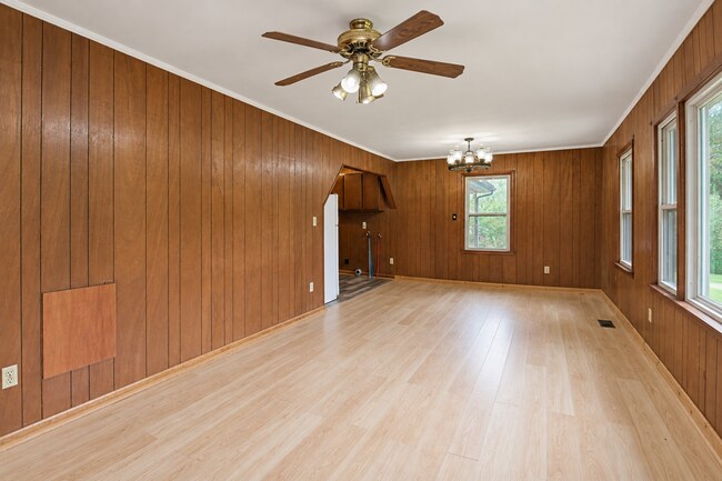 Building Photo - 297 Anderson Ln