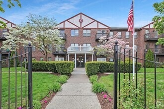 Building Photo - 47 Highland St