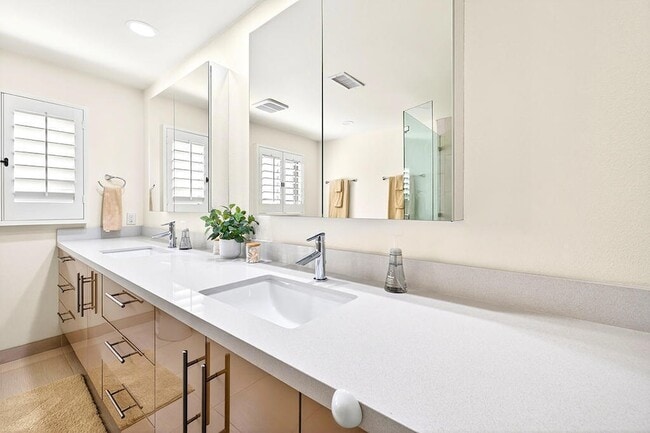 Building Photo - 77825 Cottonwood Cove