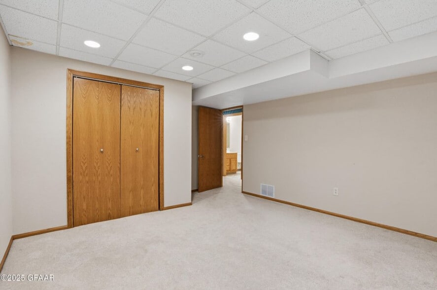 Building Photo - 5191 W Lanark Dr