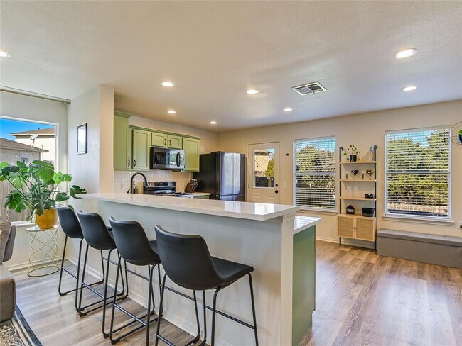 Building Photo - 5516 Rayburn Ln