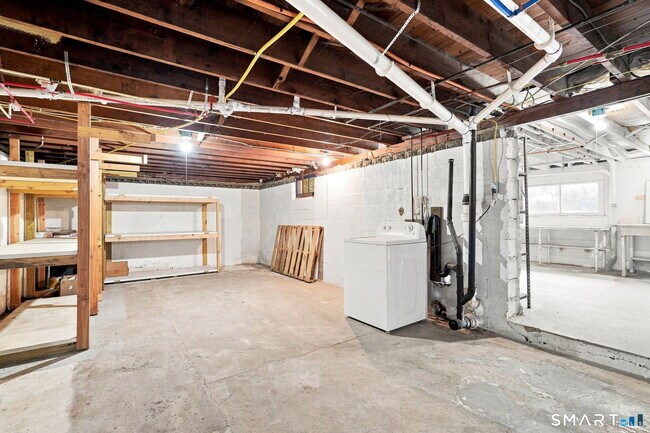 Building Photo - 107 Town Farm Rd