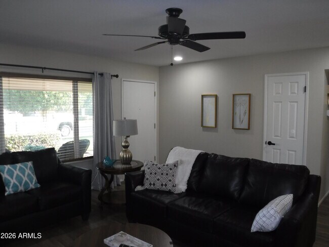 Building Photo - 11029 W Caron Dr