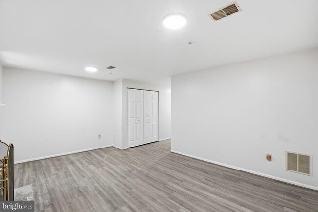 Building Photo - 10718 Kitchener Ct