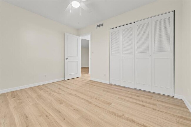Building Photo - 689 NE 6th Ct
