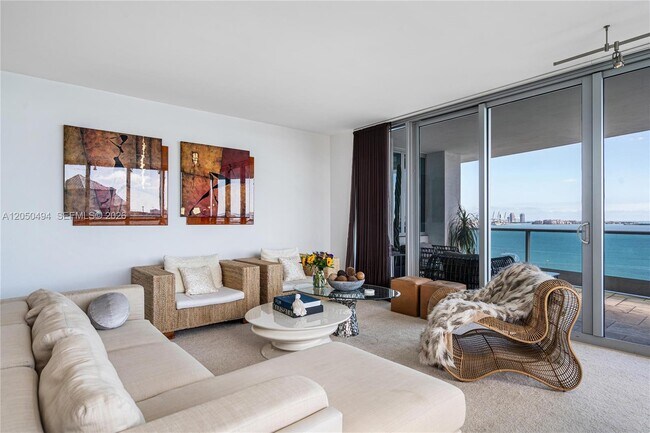 Building Photo - 1331 Brickell Bay Dr