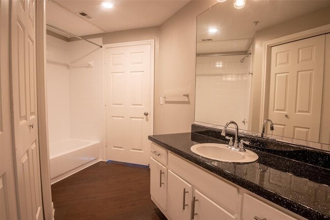 Building Photo - 2320 Gracy Farms Ln