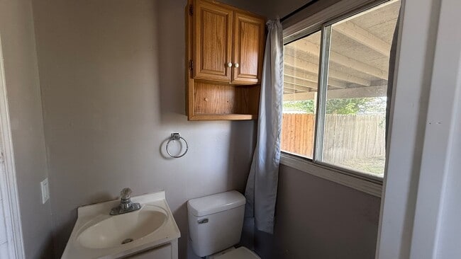 Building Photo - Must See: Charming 1-Bed, 1-Bath Home with...