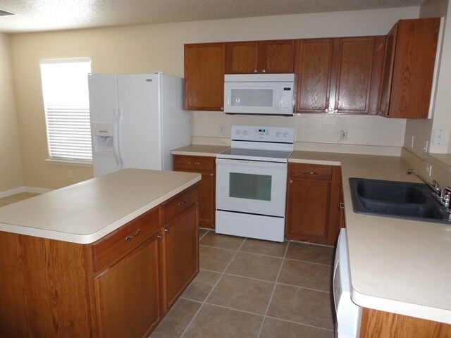 Building Photo - 4405 Statesman Ln