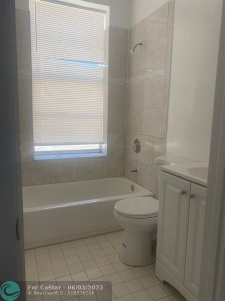 Building Photo - 2716 S Dixie Hwy