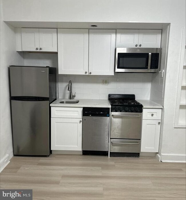 Building Photo - 1934 Waverly St