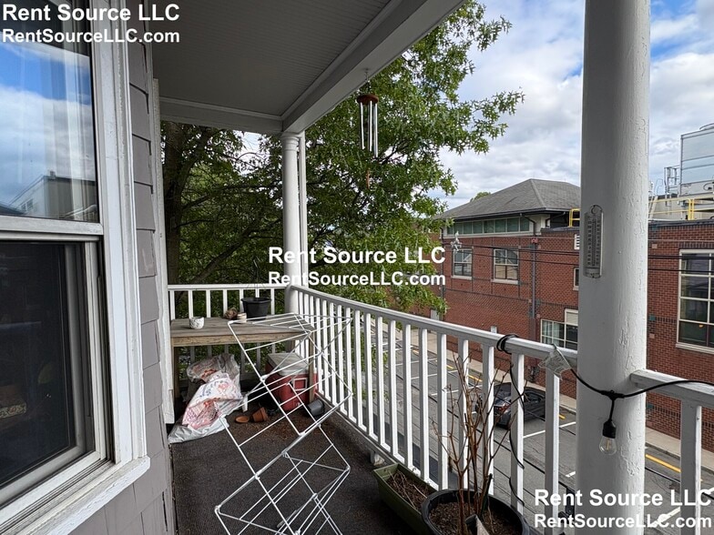 Building Photo - 19-21 Sartwell Ave. Unit 3