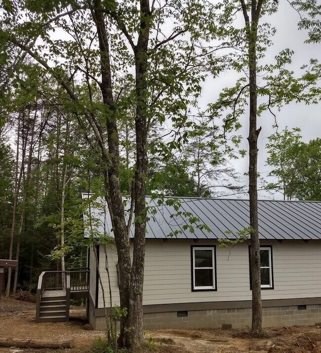 Building Photo - 557 Siever Rd