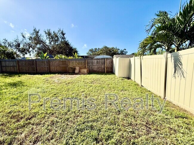 Building Photo - 11950 107th Ave N