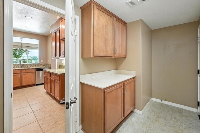 Building Photo - GORGEOUS 4+3 in Copperhill Area