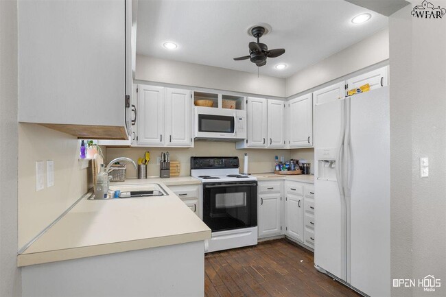 Building Photo - 4902 Cypress Ave