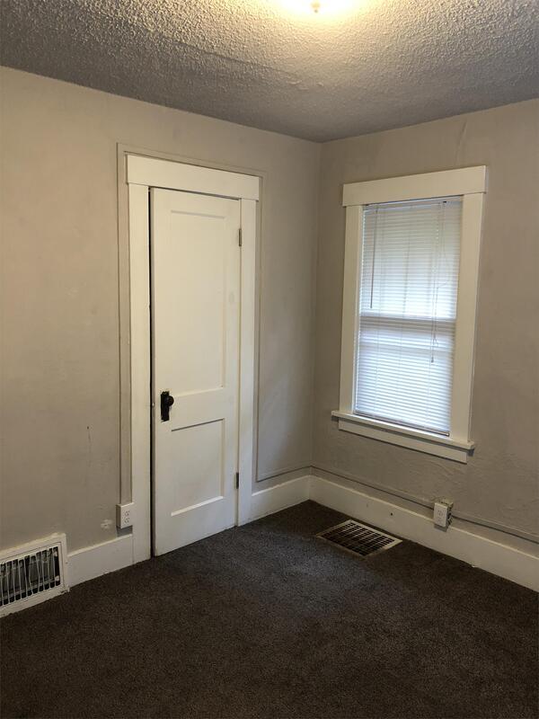 Building Photo - 810 21st St