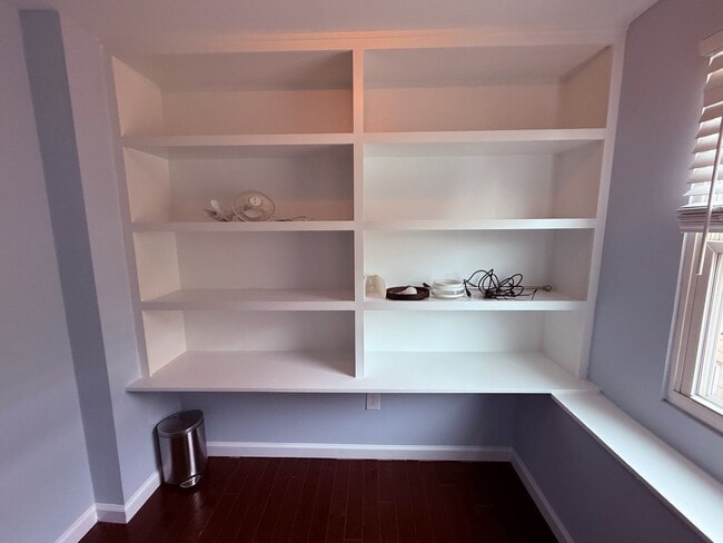 Building Photo - 2+ BED/1.5 BA Solid HOUSE in great East Passyunk/LOMO location w/ Central AC-HARDWOOD Flooring-WA...