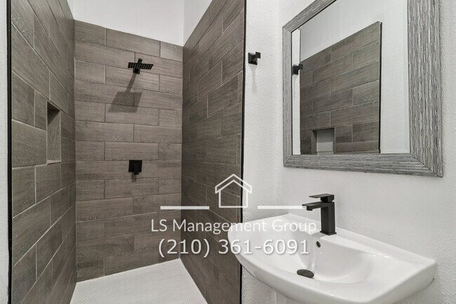 Building Photo - 622 Denver Blvd