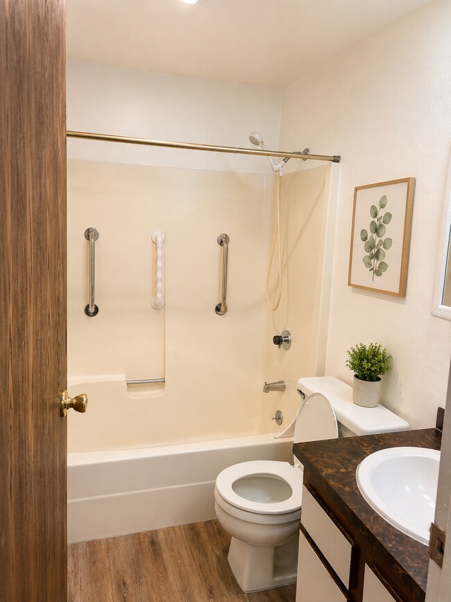 Building Photo - Beautiful ground floor unit in Lynnwood 4-plex