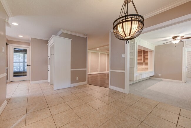 Building Photo - 607 Ellingham Dr