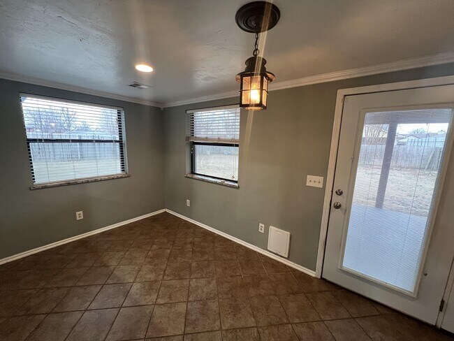 Building Photo - 628 Waterview Rd