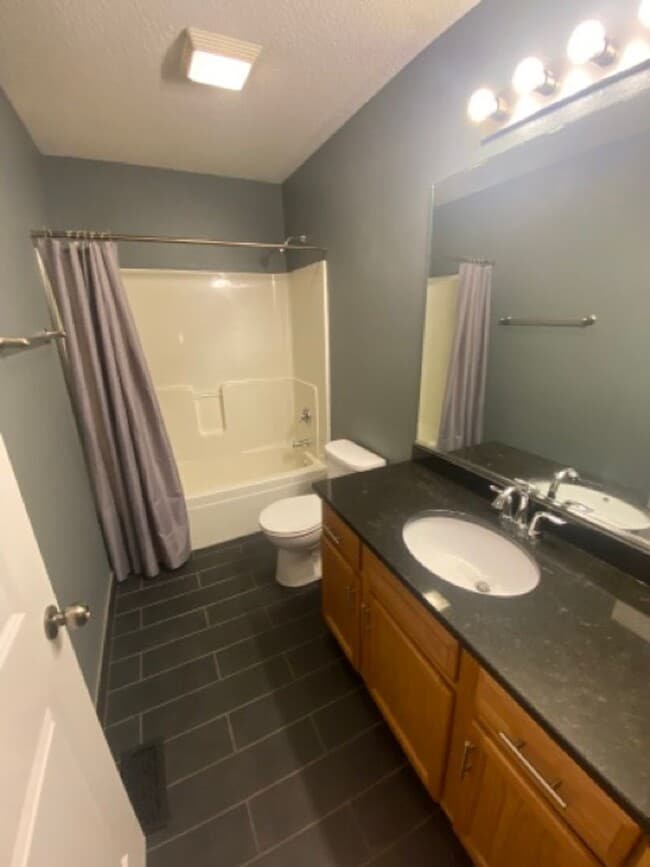 Building Photo - 3044 SW Sharmin Ln