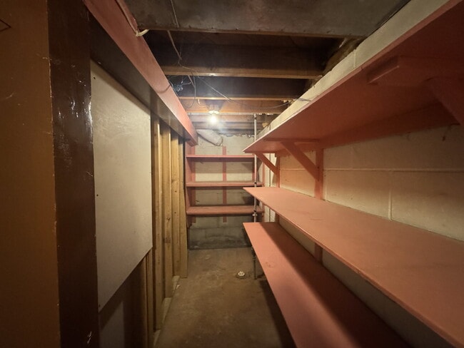 Building Photo - "Charming 3-Bed Haven with Hardwood Floors & Cozy Fireplace in St. Louis Park!"