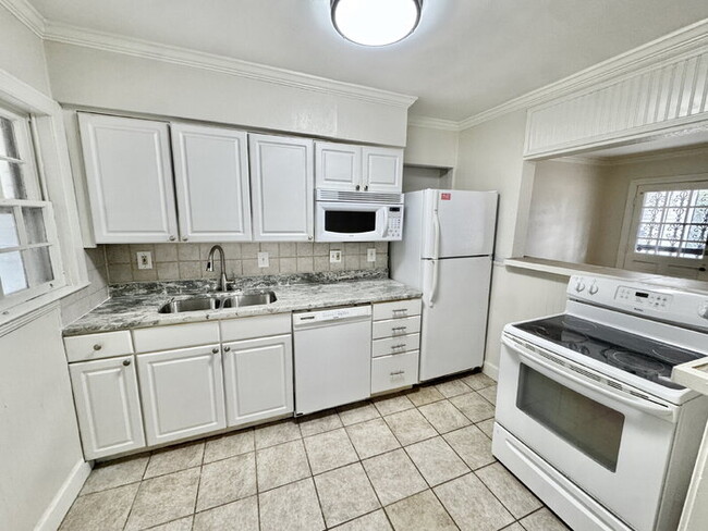 Building Photo - 163 S Fenwick Rd