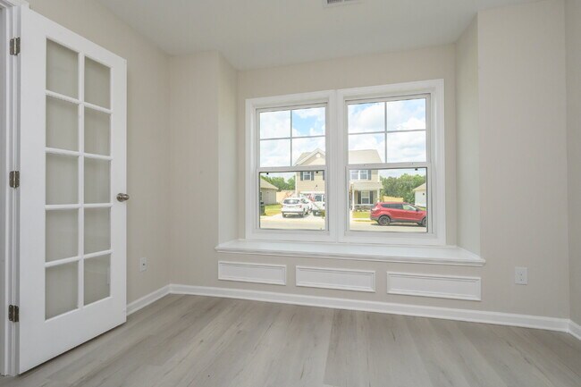 Building Photo - Elegant 4 Bedroom, 2 Bathroom Home with Modern Finishes & Open-Concept Living $2,150/mo rent