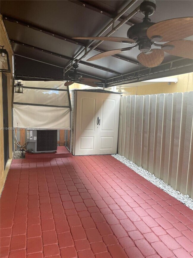 Building Photo - 11115 W Okeechobee Rd