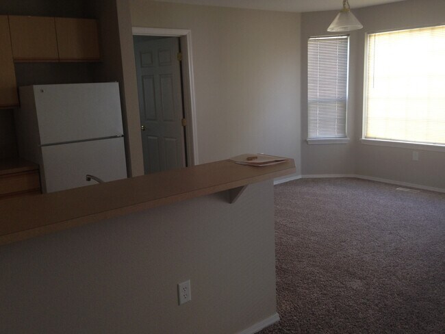 Building Photo - 121 N Avenger Ln