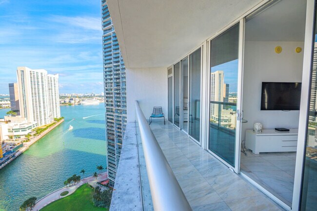 Building Photo - 485 Brickell Ave
