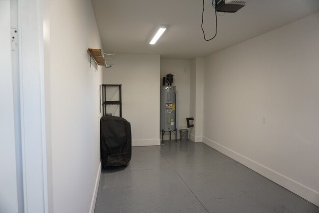 Building Photo - 4032 Tamarisk Ln