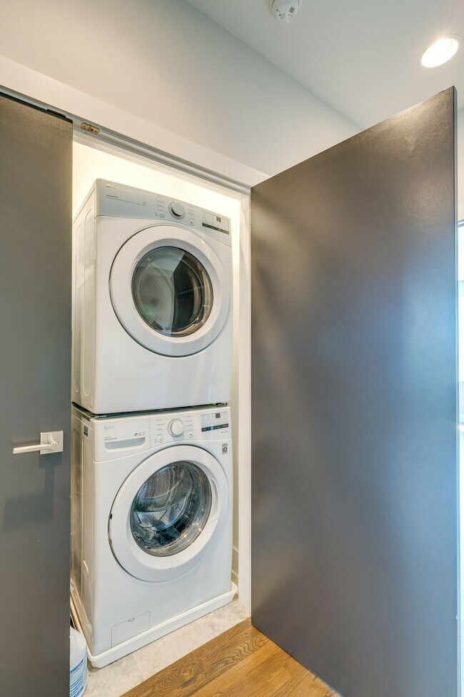 Building Photo - 2910 Felicia St