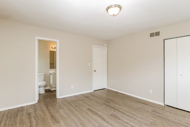 Building Photo - 2810 Swansea Ct