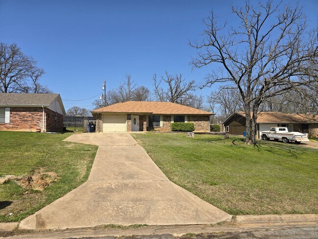 Building Photo - Charming Newly Remodeled Rental Home in a Quiet Neighborhood