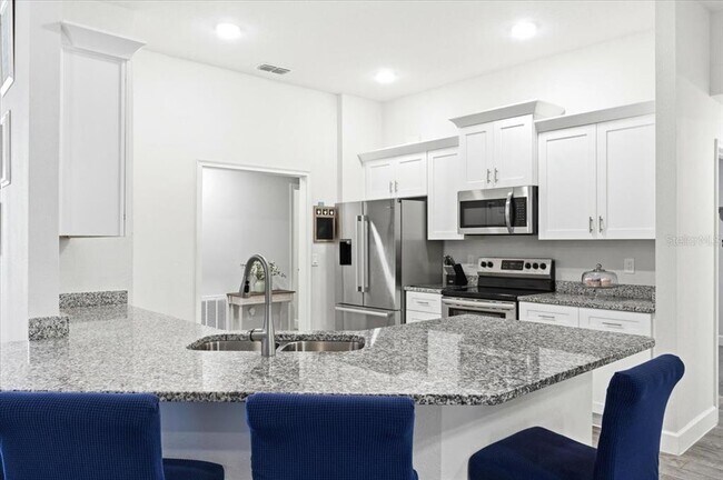 Building Photo - 331 Cres Ridge Rd