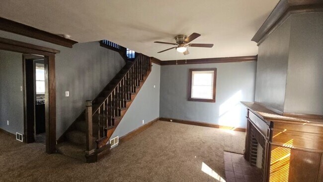 Building Photo - Charming 3-Bedroom Property in Prime Location