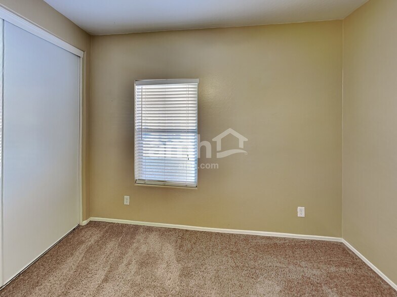 Building Photo - 2142 E Friesian Dr