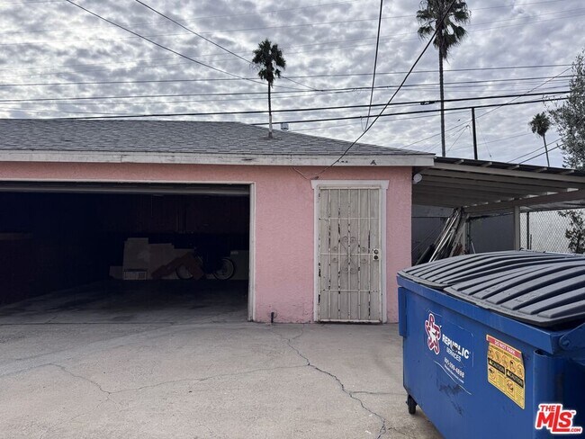 Building Photo - 8211 Crenshaw Dr