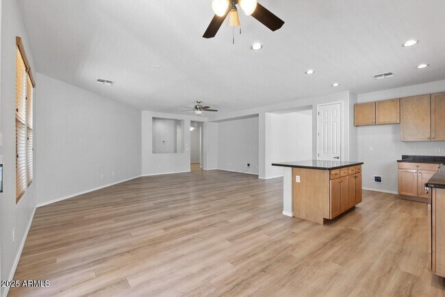 Building Photo - 18391 W Stinson Dr