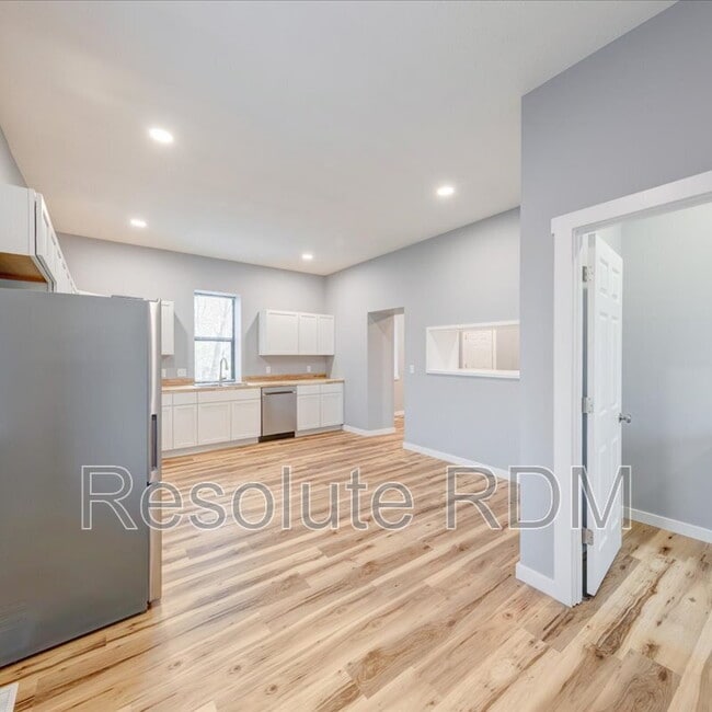 Building Photo - 804 N Locke St