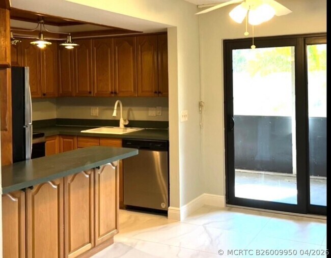 Building Photo - 4121 Oak Terrace Dr