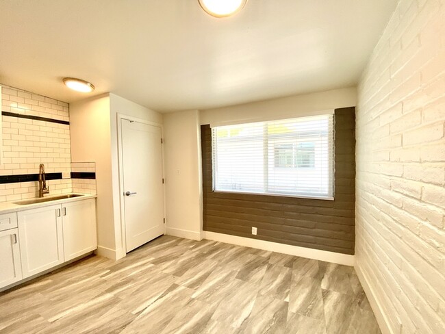 Building Photo - $600 OFF Move In Special ! Spacious Design...